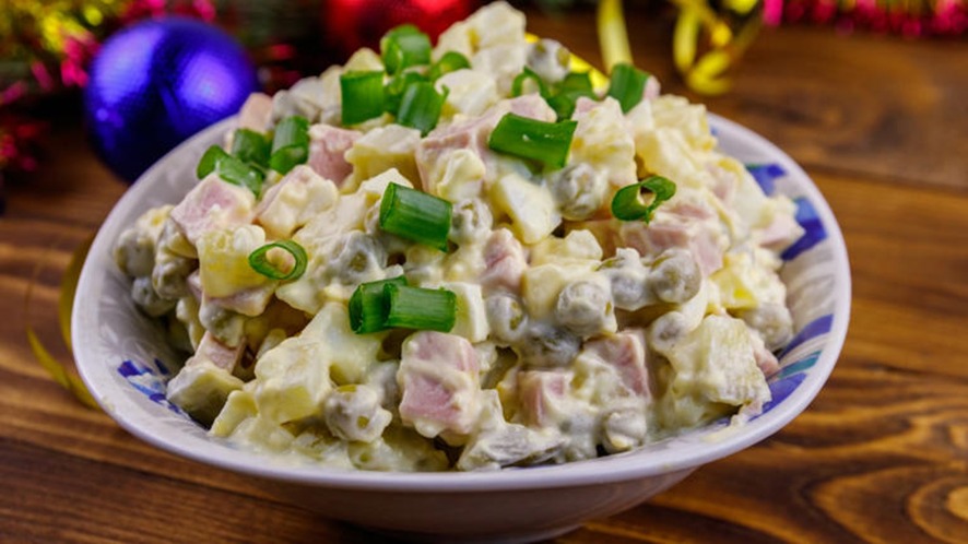 NOVO JEITO: Não faça mais salada de batatas com maionese