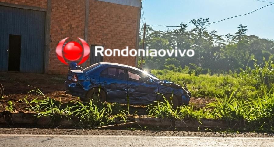 VÍDEO: Caminhão arrasta carro para fora da BR-319 em grave batida
