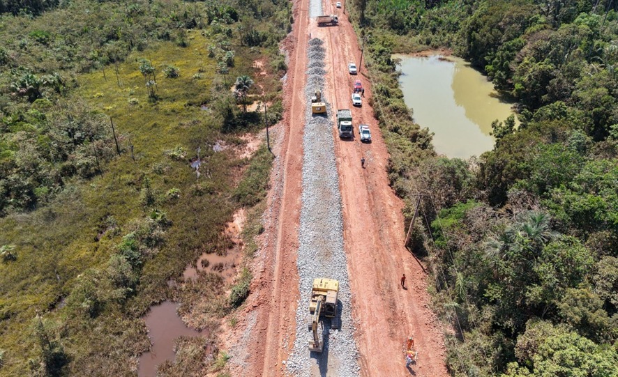 OBRA AVANÇA: Etam é habilitada para repavimentar mais 36,5 km da BR-319