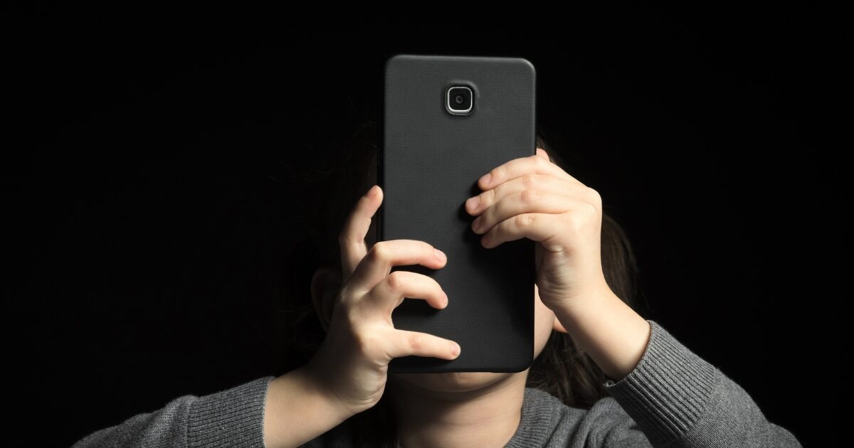DEEPFAKE: Sancionada lei contra violência sexual infantil na internet e via IA