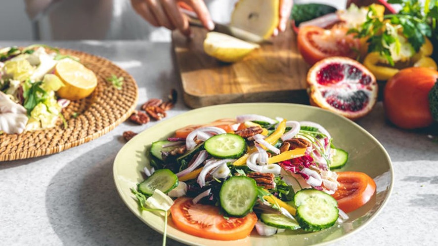 SUPER COLORIDA: 7 ingredientes que transformam qualquer salada simples em prato de restaurante 