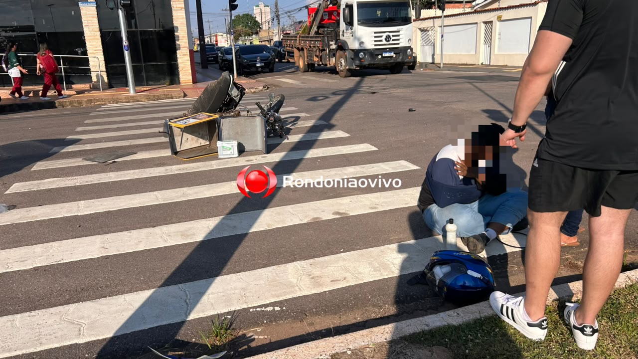 VÍDEO: Motoboy é vítima de grave acidente após avançar semáforo