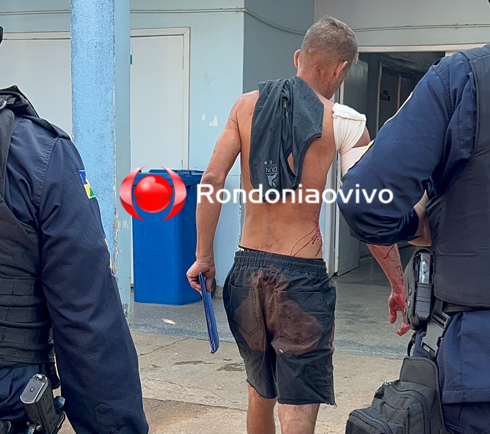 VÍDEO: Sobrinho esfaqueia o tio para defender a irmã em residência