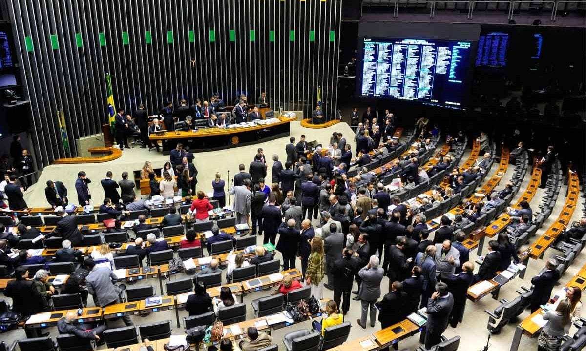 CÂMARA FEDERAL: Bancada de Rondônia vota por unanimidade pelo fim da escala 6x1