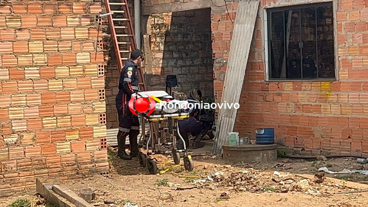 URGENTE: Homem fica gravemente ferido ao cair do telhado de residência