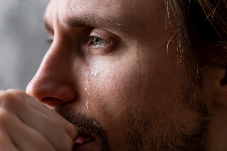 SAÚDE EMOCIONAL: A psicologia explica o que significa chorar com facilidade 