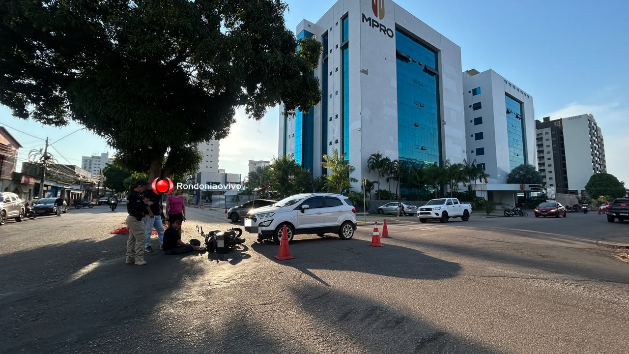 URGENTE: Jovem de moto fica ferida após mulher em carro avançar em frente ao MP