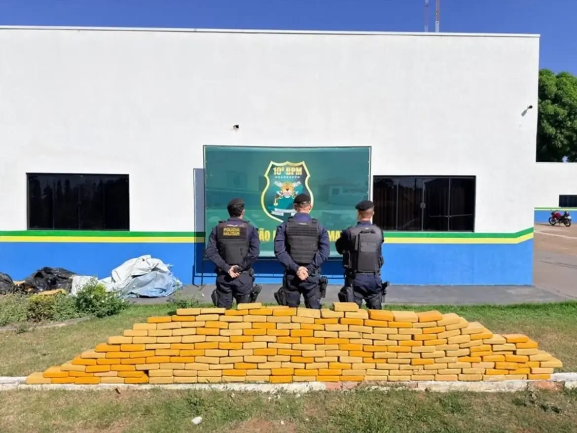 CARRO REBAIXADO: Motorista de Virtus é preso carregando quase meia tonelada de drogas