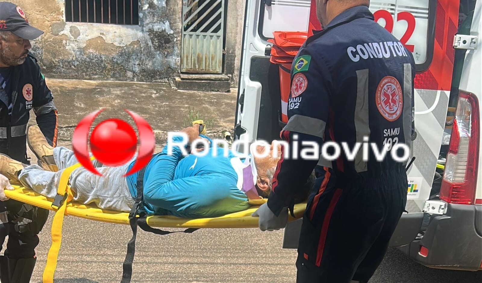 URGENTE: Idoso de 72 anos fica gravemente ferido ao cair do telhado de casa