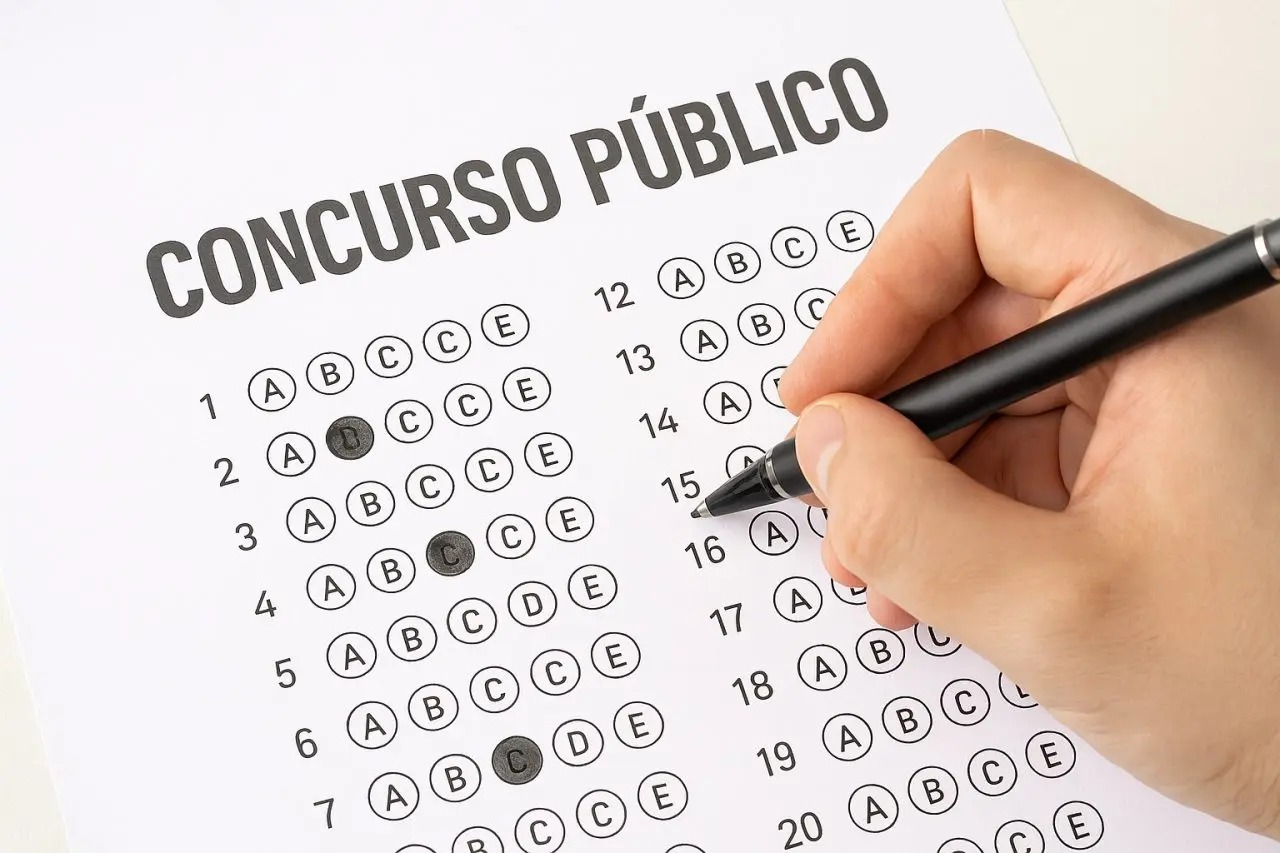 NACIONAIS: Confira lista com 55 concursos abertos e 8.504. vagas em todo o país