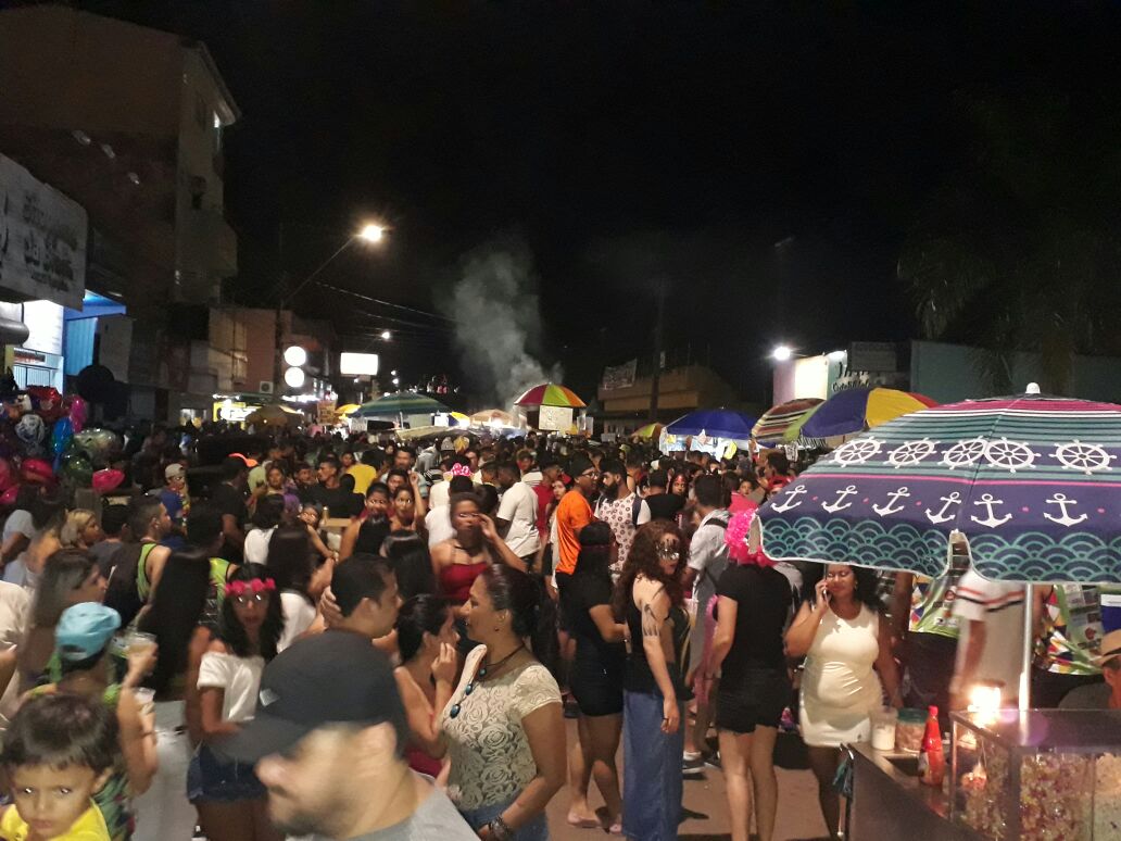 NA JATUARANA: Foliões são presos por investirem contra PM's no carnaval