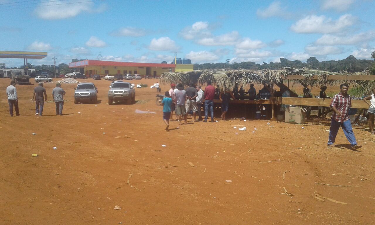 Já são mais de 60 horas de protesto na BR 364 em Vista Alegre do Abunã