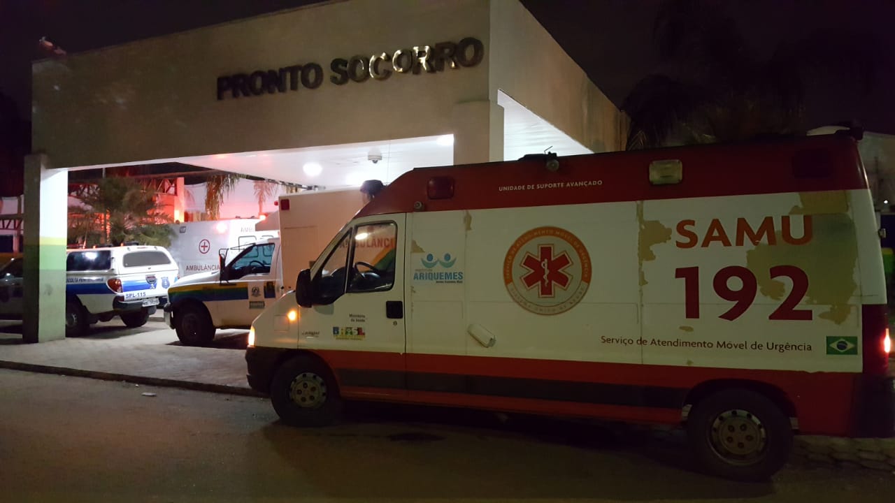 SAMU COMPARTILHADO? Ambulância de Ariquemes leva dez pessoas para Porto Velho