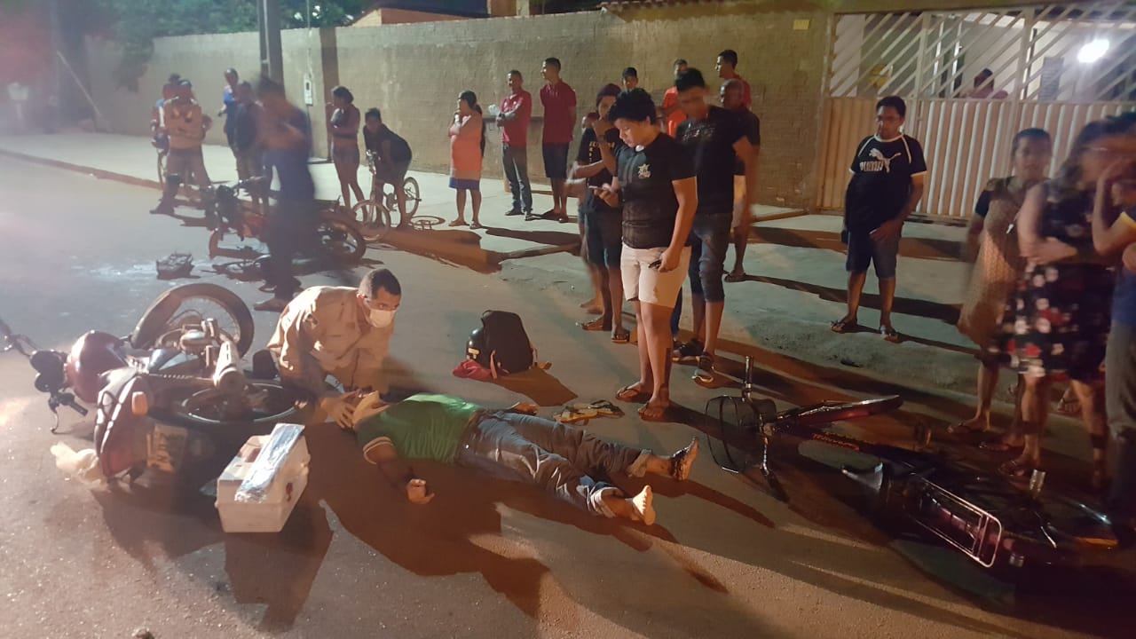 TRÂNSITO: Colisão entre motos deixa homem com fratura exposta na zona Sul