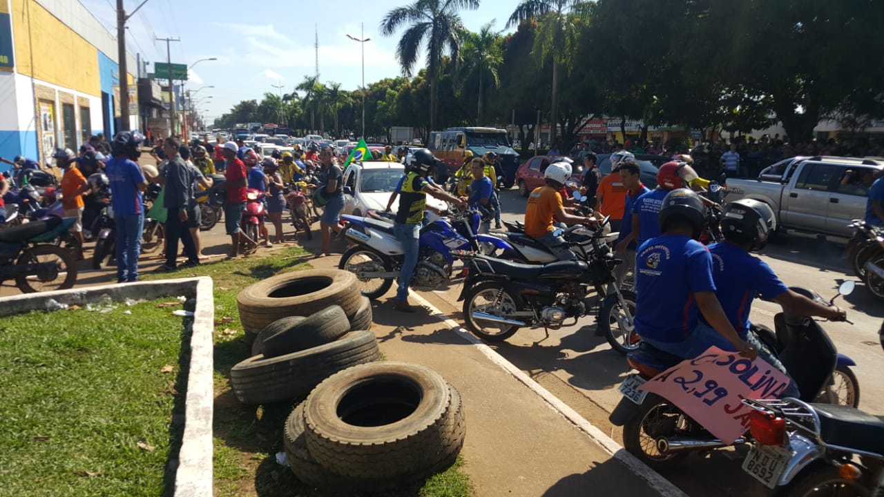 MOBILIZAÇÃO: População reforça greve dos caminhoneiros em Porto Velho