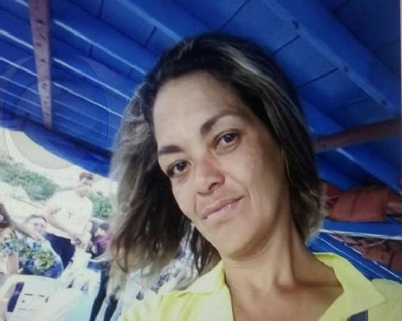 URGENTE: Mulher que matou nora com oito facadas se apresenta na DECCV