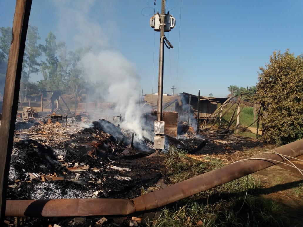 SINISTRO: Incêndio destrói fábrica de portas no interior de Rondônia