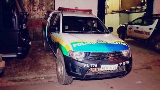 CIÚMES: Homem é preso após tentar atropelar ex na porta de igreja e agredir atual marido dela