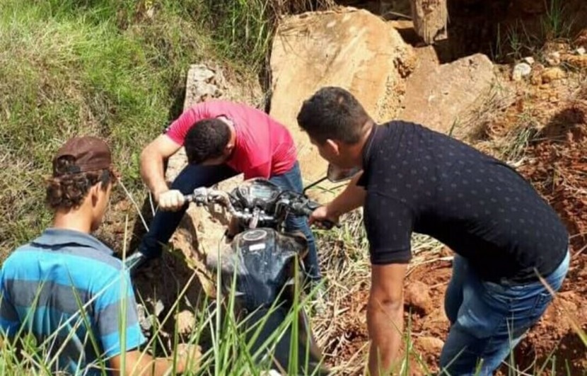 CAOS: Motociclista é vitima de buracos na RO-257 que liga Ariquemes à Machadinho