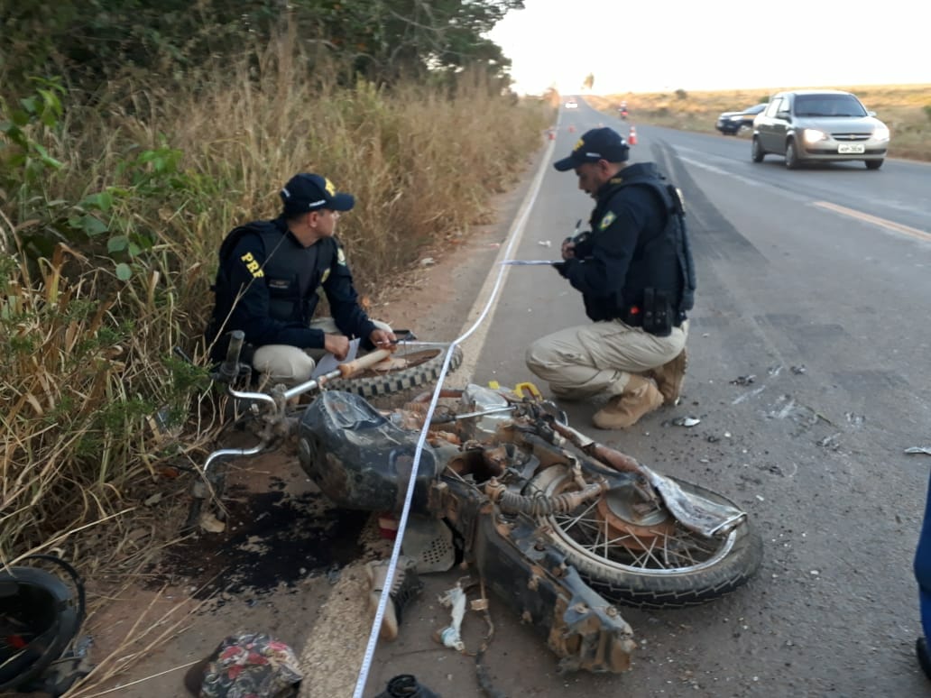 FATAL: Motociclista morre ao chocar de frente com carreta na BR 421