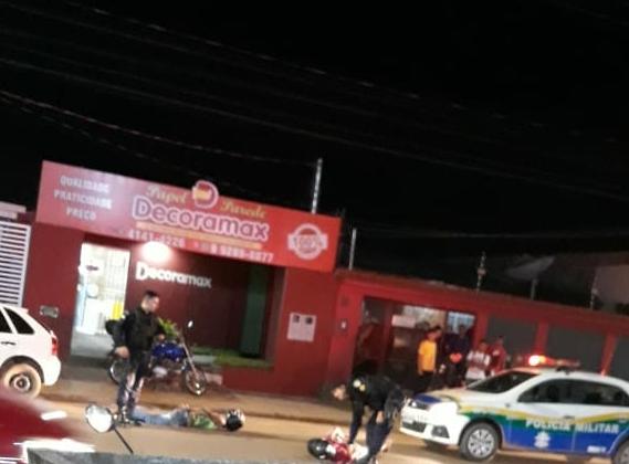 PERSEGUIÇÃO: Dupla armada e em moto roubada é presa após fuga e acidente