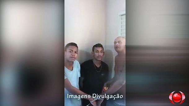 ABSURDO: Presos são obrigados a aparecer em vídeo declarando apoio a Bolsonaro