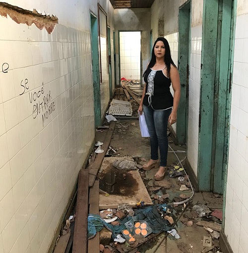 ABANDONO: Cristiane Lopes fiscaliza prédio onde funcionava Posto de Saúde do bairro Floresta