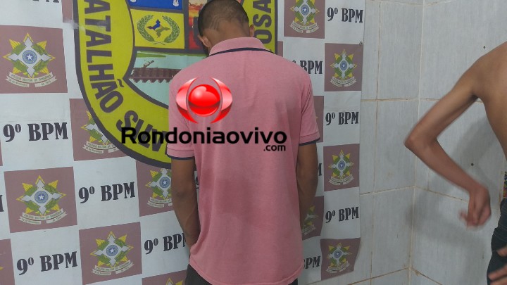 DISFARÇANDO: Adolescente se esconde em residência, muda de roupa, mas é detido com moto roubada