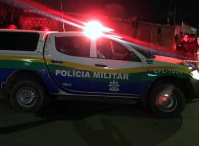 FLAGRANTE: Durante operação de abordagens da PM em bares, mulher é presa por tráfico