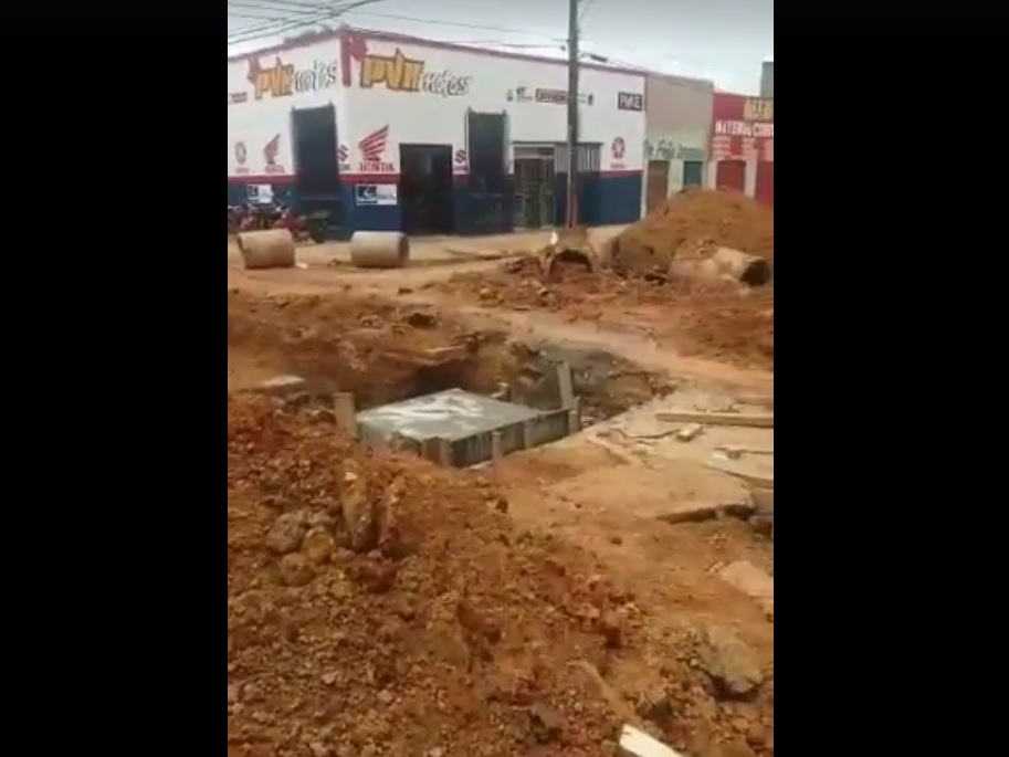 CRATERA: Morador faz vídeo reclamando de buraco na Zona Sul da capital