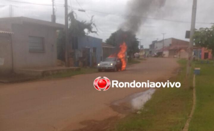 SINISTRO: Viatura da Polícia Militar pega fogo no trânsito da zona Leste