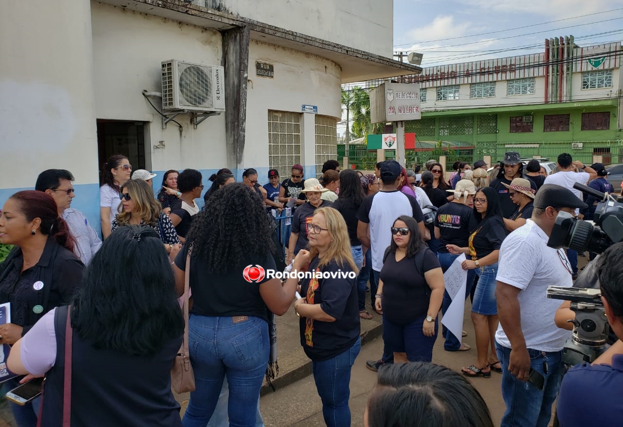 BASTA: Mulheres se reúnem em frente à delegacia e exigem justiça para o caso Joselita