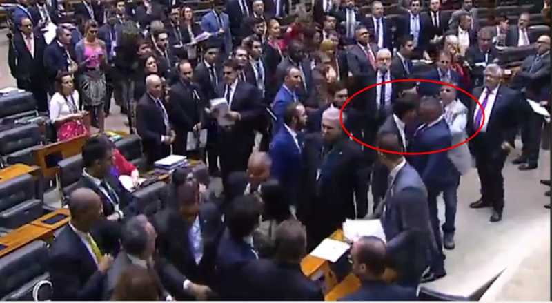 AGRESSÃO: Deputado de Rondônia leva cabeçada dentro do Congresso Nacional