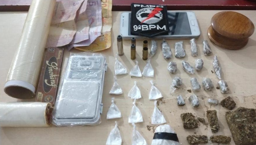 DENÚNCIA: Polícia fecha boca de fumo e prende suspeitos de tráfico de drogas