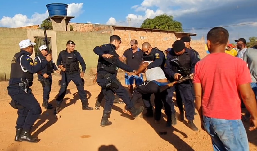 CONFUSÃO: Manifestante é preso por desobediência no bairro Planalto