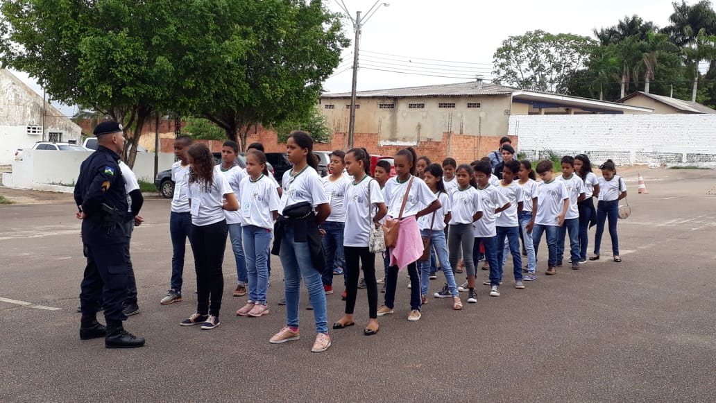 PACTO PELA APRENDIZAGEM: Alunos Atleta do IDEB de Itapuã do Oeste viajam a Porto Velho