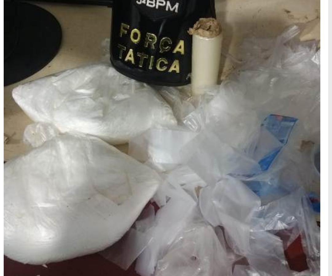 DENÚNCIA ANÔNIMA: PM flagra apenado e comparsa enterrando droga na beira de vala