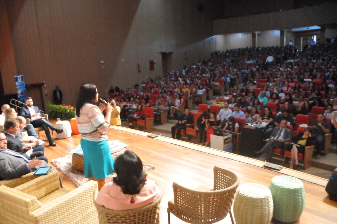 PALESTRAS: Joelna Holder participa de 3° Congresso Municipal de Educação em Porto Velho