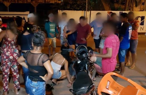 CONFUSÃO: Dono de bar é atacado a garrafadas em briga generalizada