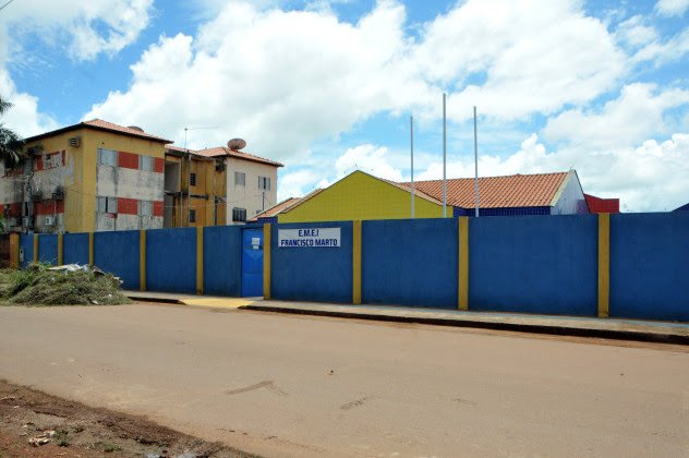 DISFARÇADO: Assaltante se passa por pai de aluno para roubar arma de vigilante em escola