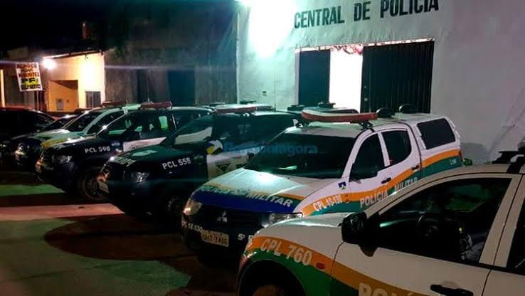 EXALTADO: Ex-marido é preso por agredir mulher que foi cobrá-lo em campo de futebol