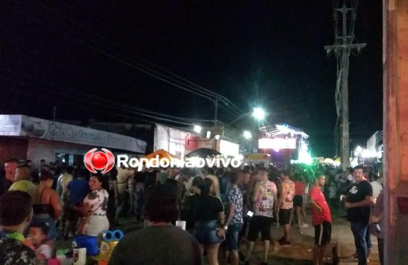 NO CENTRO: Foliã tem celular furtado durante desfile de carnaval e PM prende ladrão