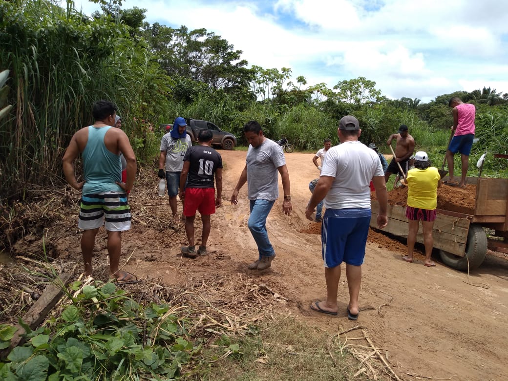 TRABALHO: Mutirão impede isolamento de comunidades a margem da BR-319