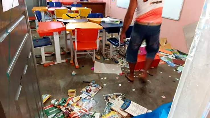 ARRASTÃO: Bandidos invadem escola, levam toda a merenda e vários objetos