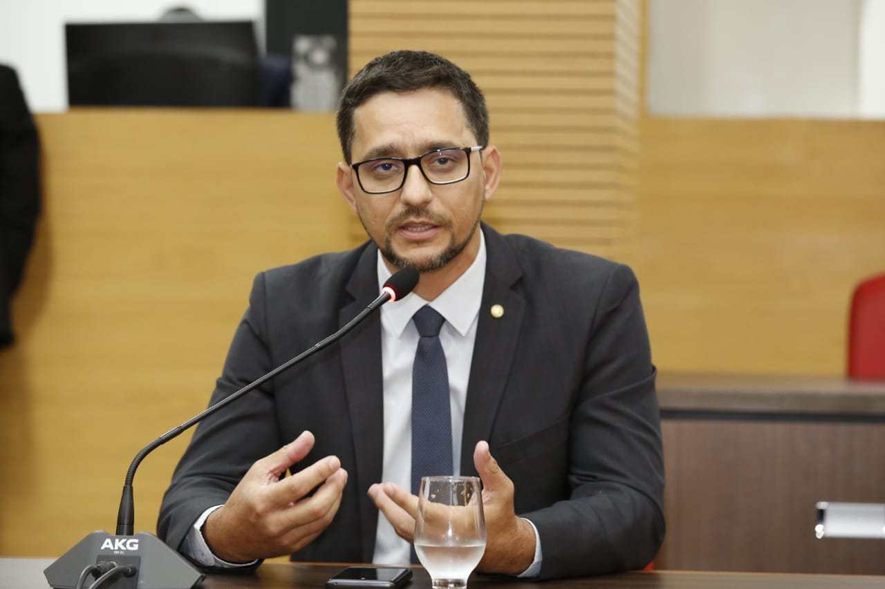 TRABALHO DO DEPUTADO: Governo atende indicação de Anderson e inicia aulas virtuais para a rede pública