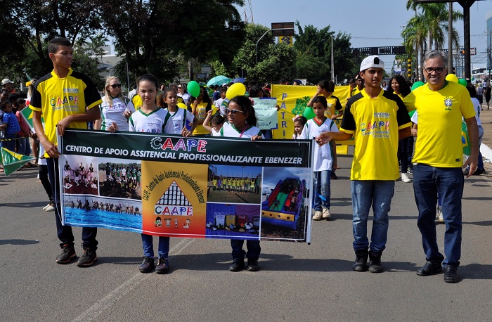 PATRIOTISMO: Geraldo da Rondônia acompanha desfile de 07 de setembro em Ariquemes