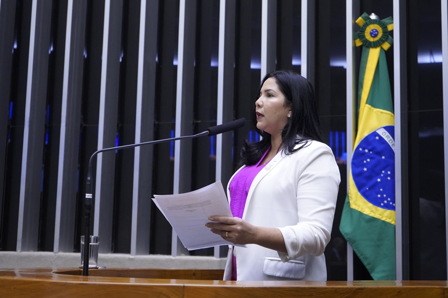 AÇÃO: Cristiane Lopes quer garantir segurança nas creches e escolas de todo Brasil