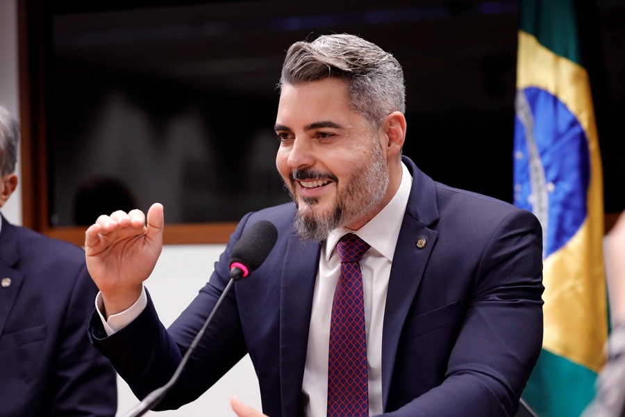 THIAGO FLORES: Deputado pede inclusão de PL que isenta professores do IR na pauta da Câmara