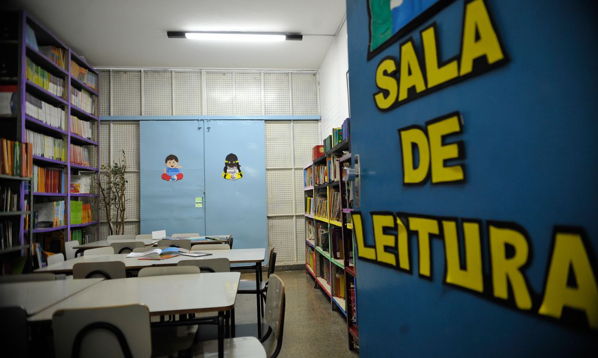 QUARENTENA: Lei autoriza distribuição de alimentos a famílias de estudantes