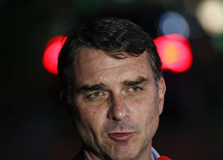 ALIADOS NEGAM: PF aciona Argentina para apurar suspeita de fuga de Flávio Bolsonaro